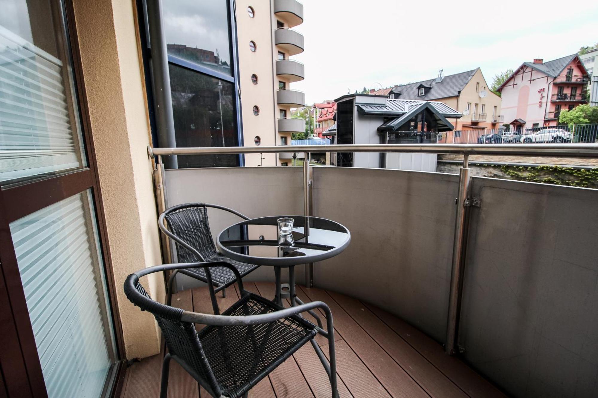Aparthotel City Center Apartments Криница-Здруй Екстериор снимка