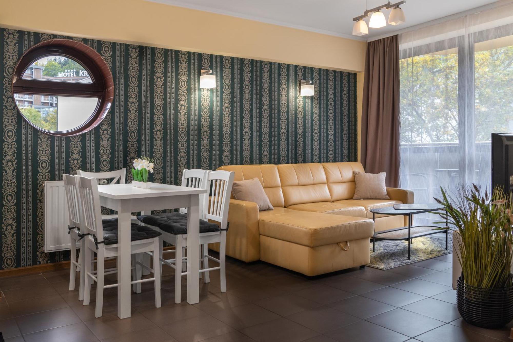 Aparthotel City Center Apartments Криница-Здруй Екстериор снимка